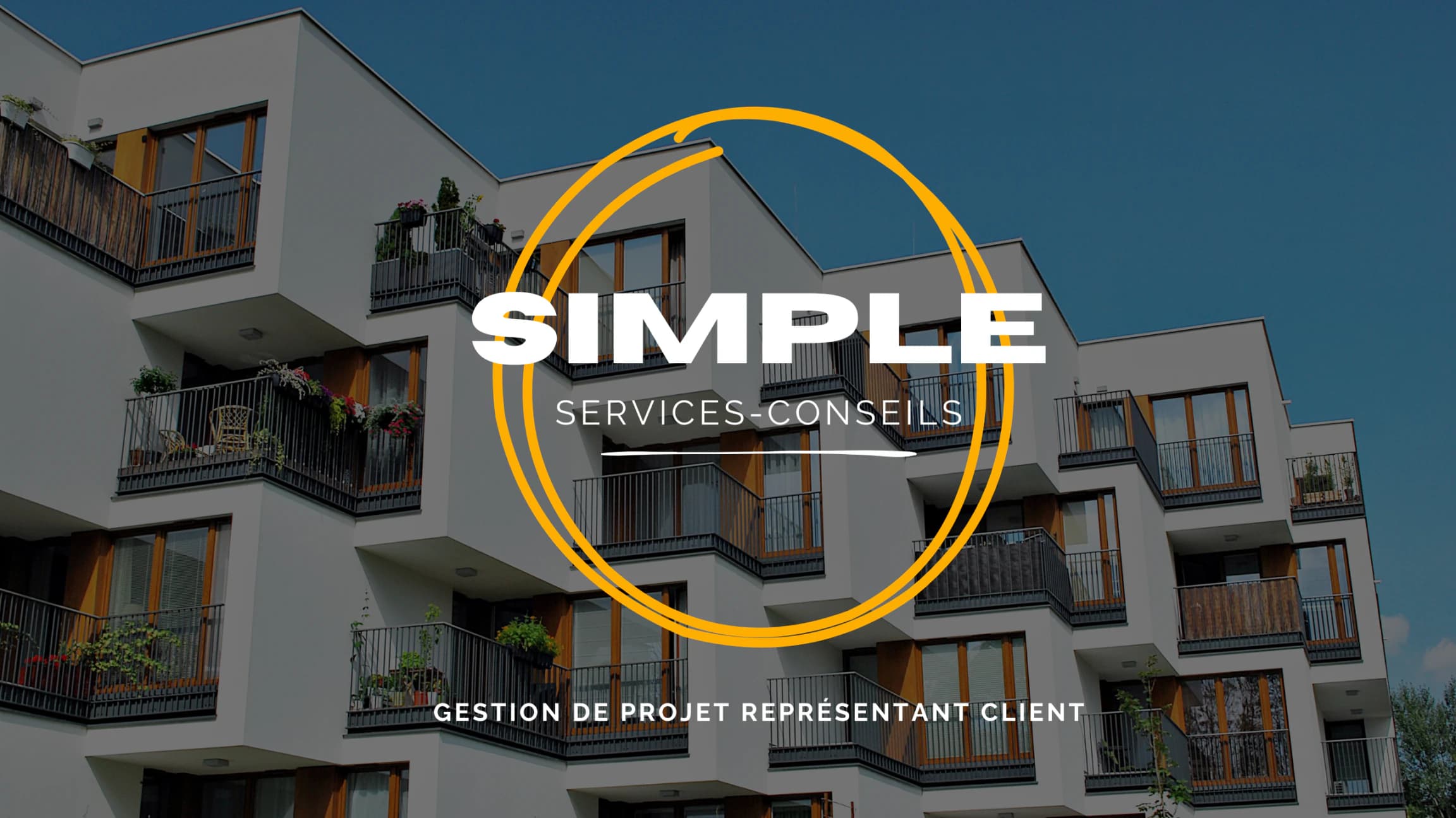 SIMPLE Services-Conseils — gestion de projet, représentant client. Façade d'un immeuble résidentiel contemporain.